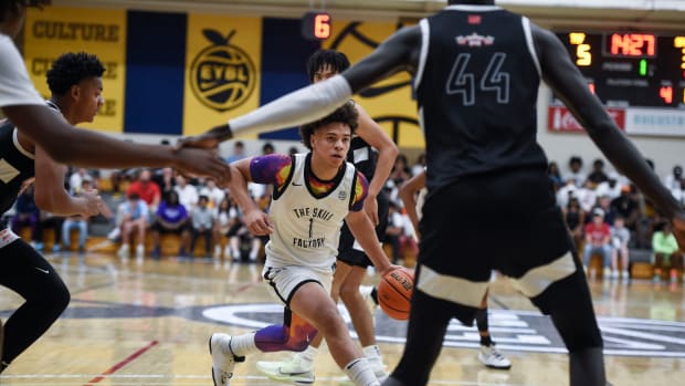 Augusta's Elijah Crawford (1) dribbles during The Skill Factory and Strive for Greatness game at the Peach Jam in North Augusta, S.C., on Thursday, July 21, 2022. TSF defeated Strive for Greatness 65-50. Sports Peach Jam The Skill Factory V Strive For Greatness